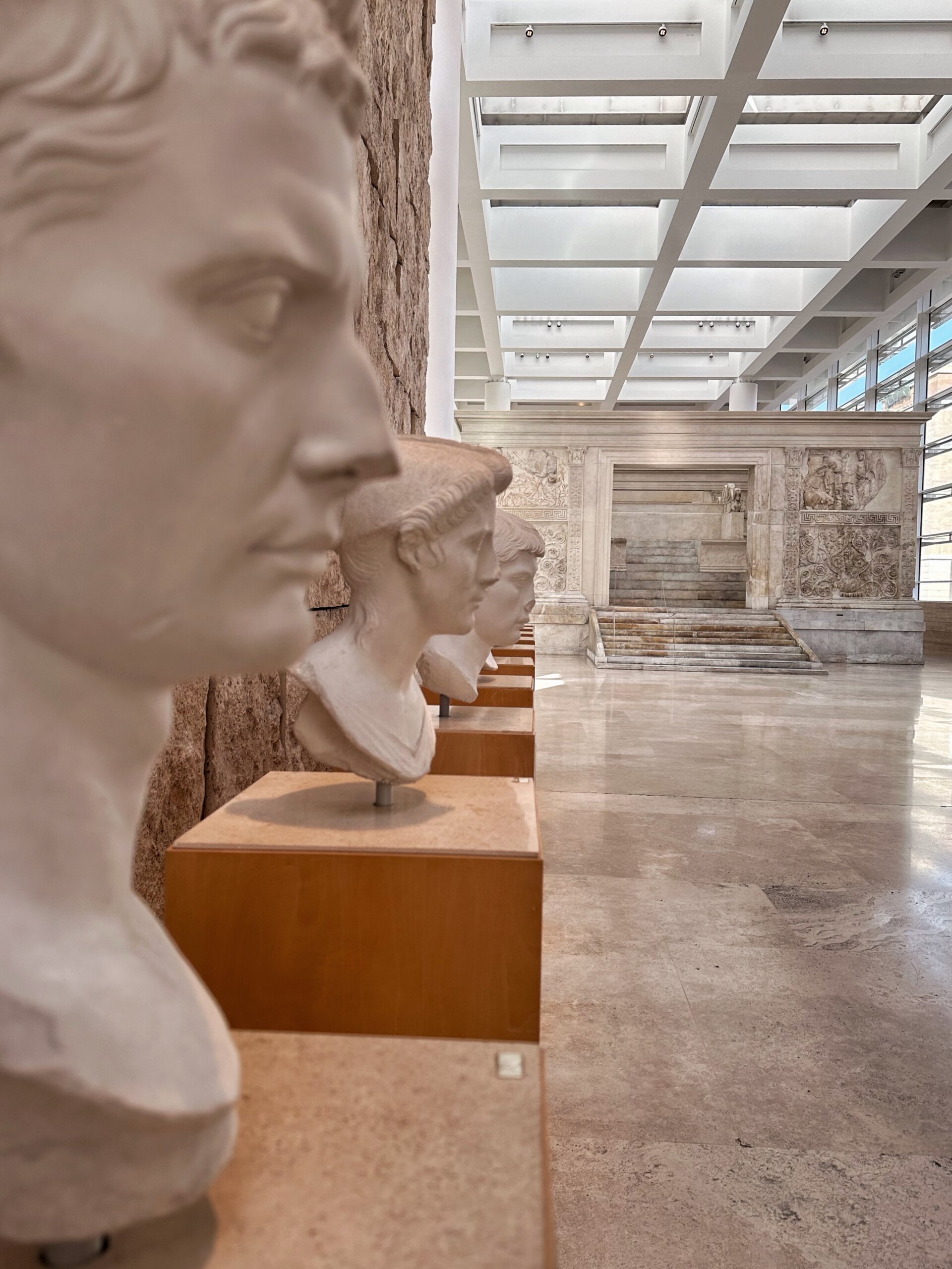 Relief an der Westseite der Ara Pacis