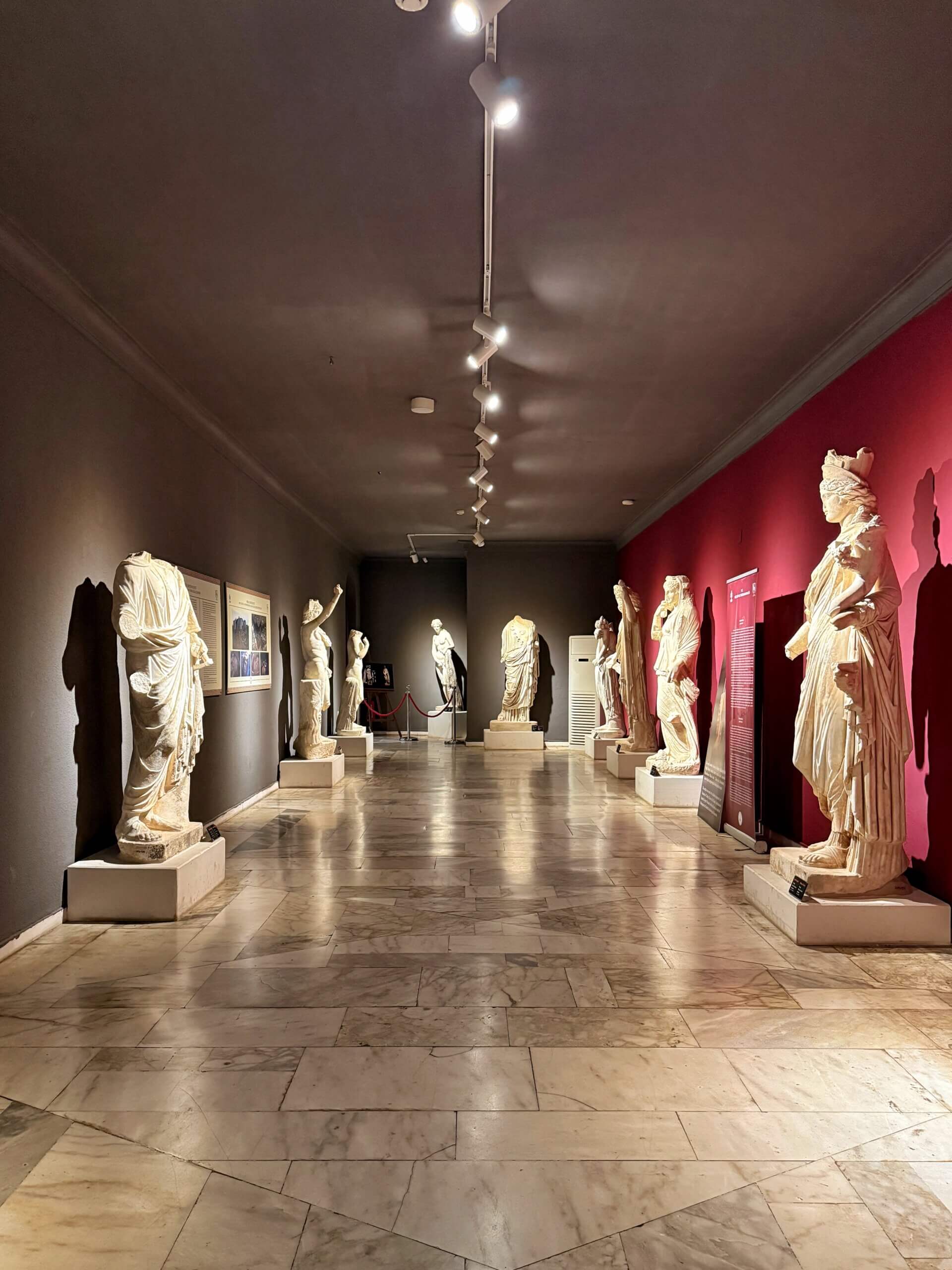 Funde aus der westlichen Kolonnadenstraße von Perge