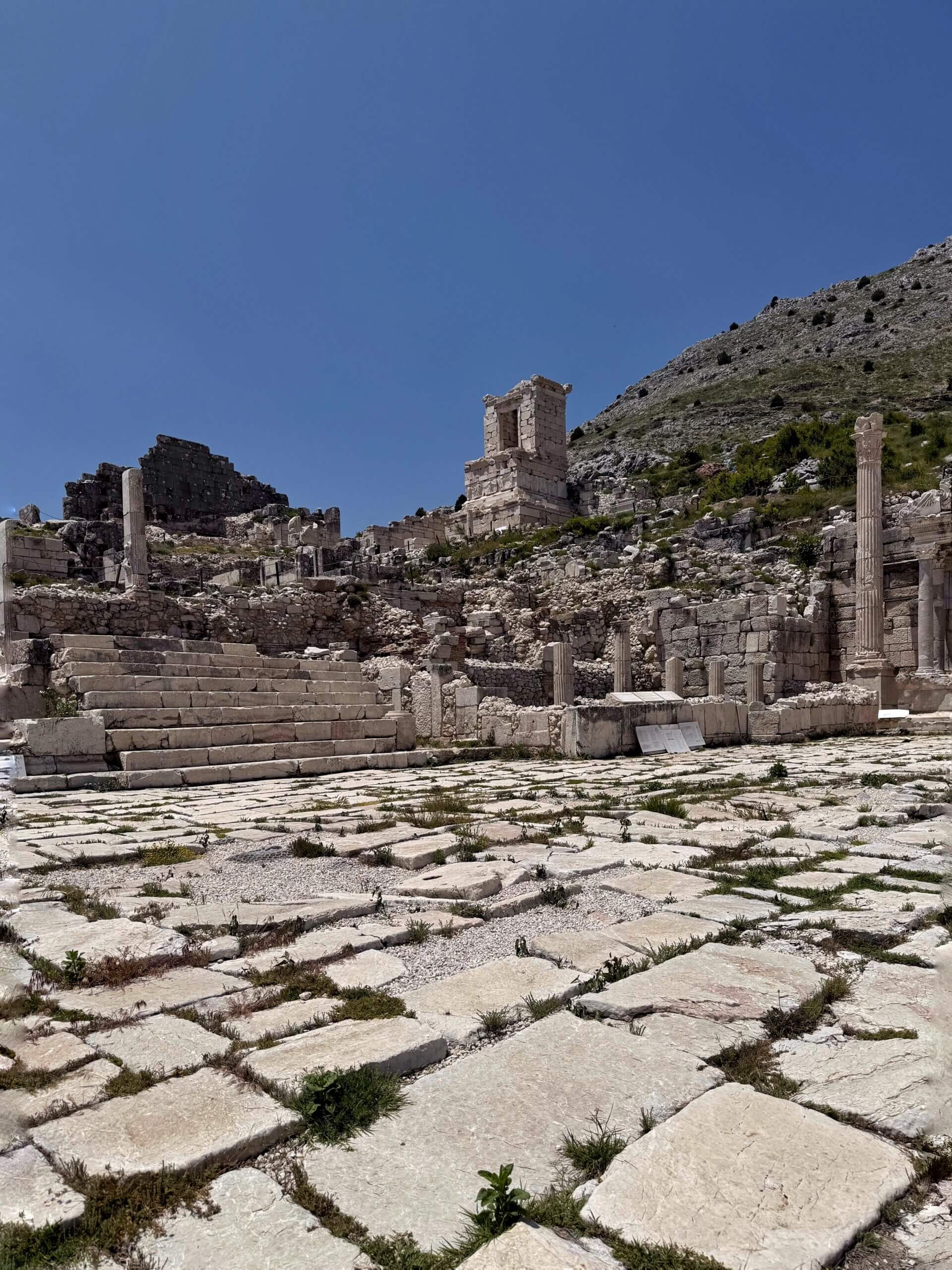 Grundmauer von Prytaneion und Bouleuterion