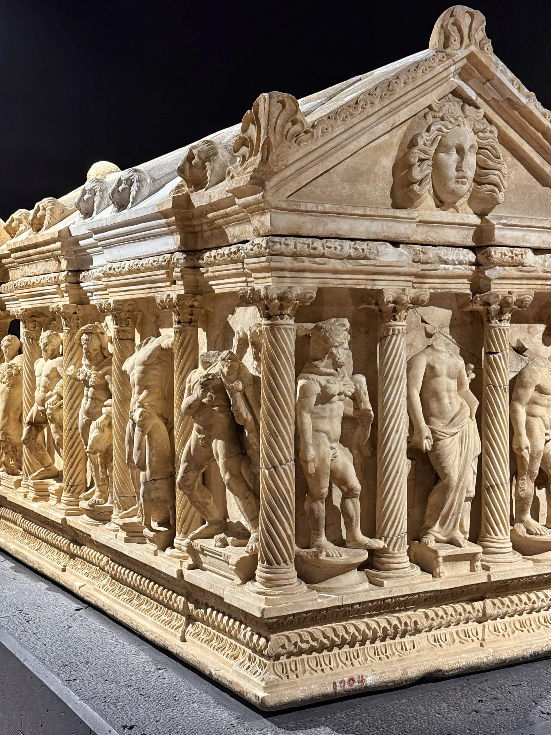 Herkules-Sarkophag im Antalya Museum