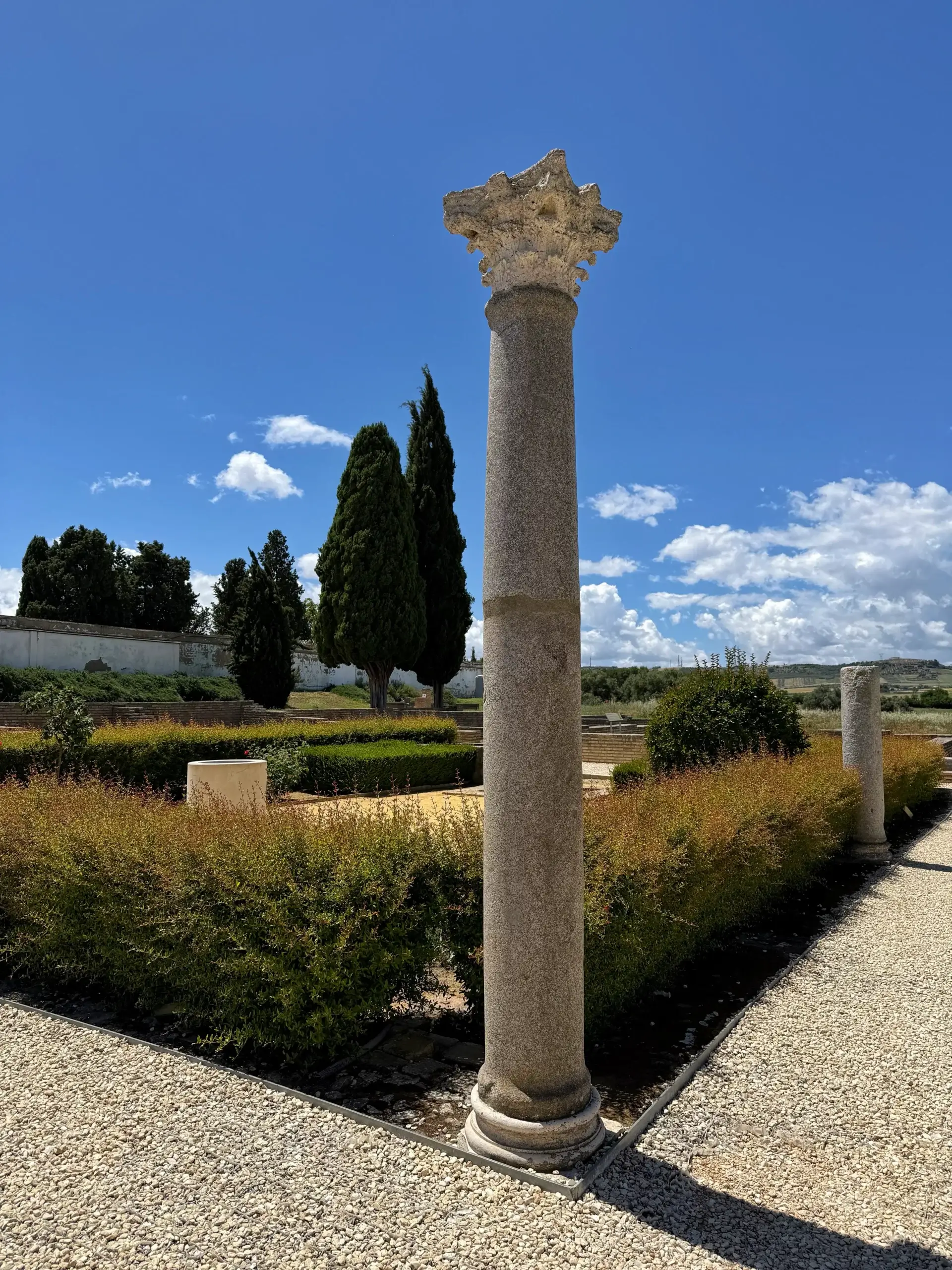 Haus der Vögel - Säule des Peristyls Erhaltene bzw. rekonstruierte Säule in einem Peristylbereich eines römischen Wohnhauses in Itálica