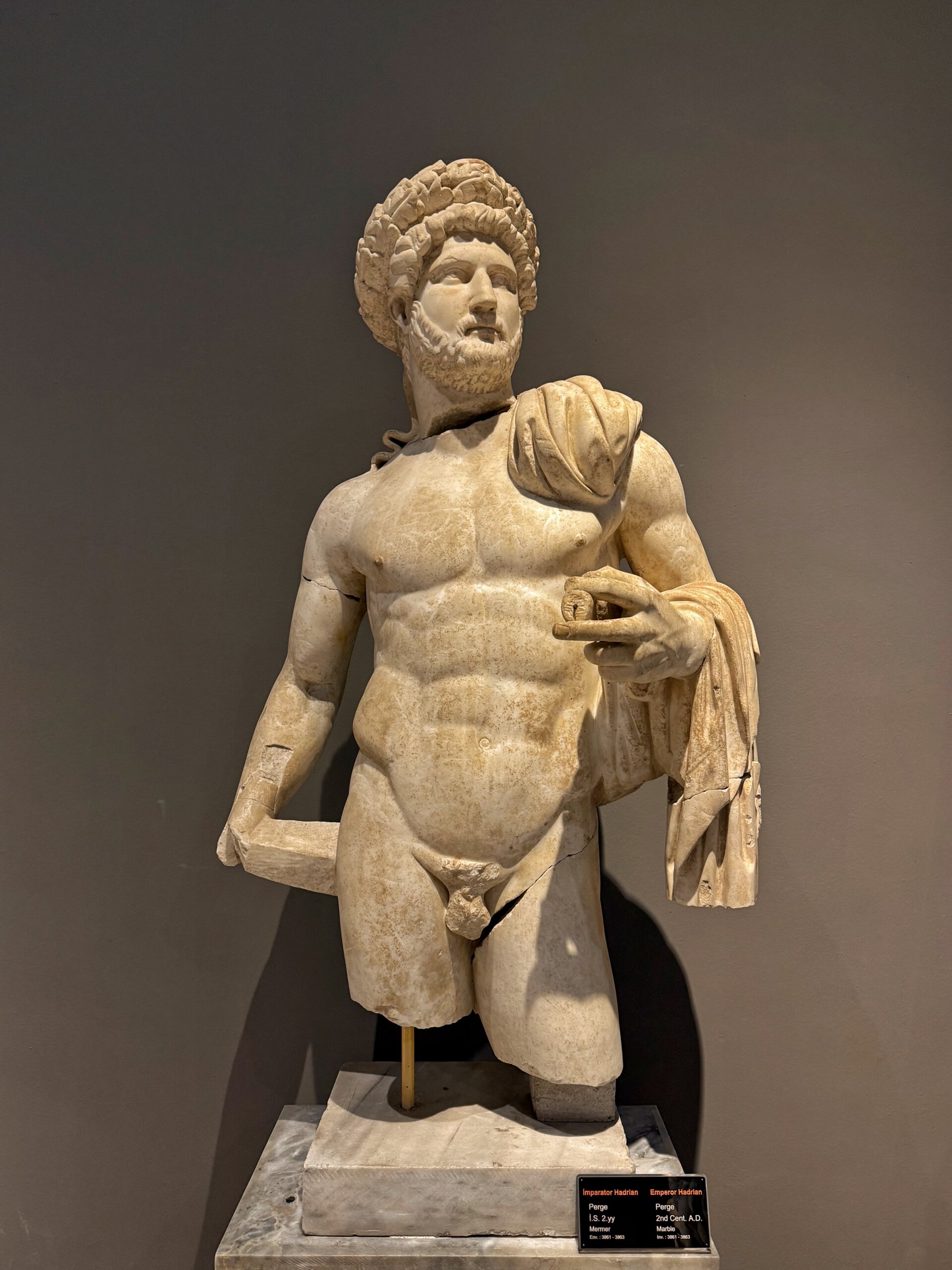 Kaiserstatue aus Perge im Antalya Museum