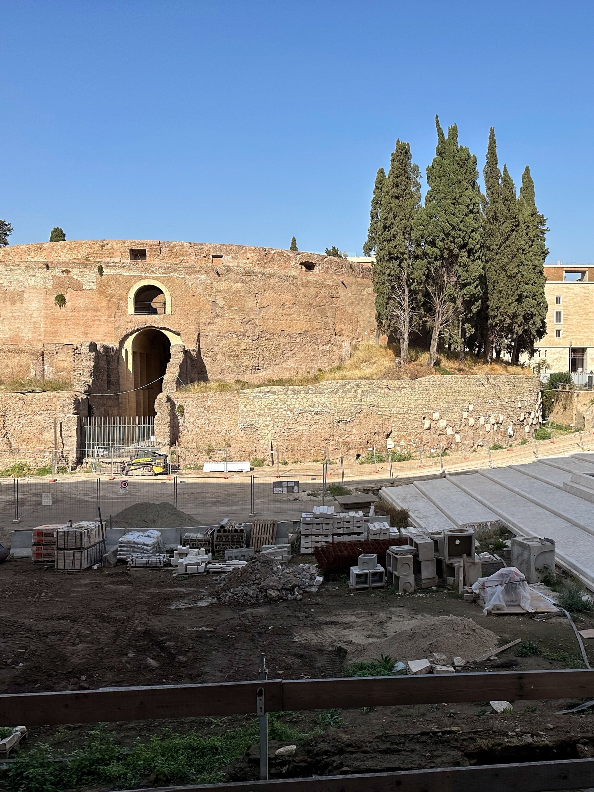 Restauriertes Mausoleum des Augustus in Rom