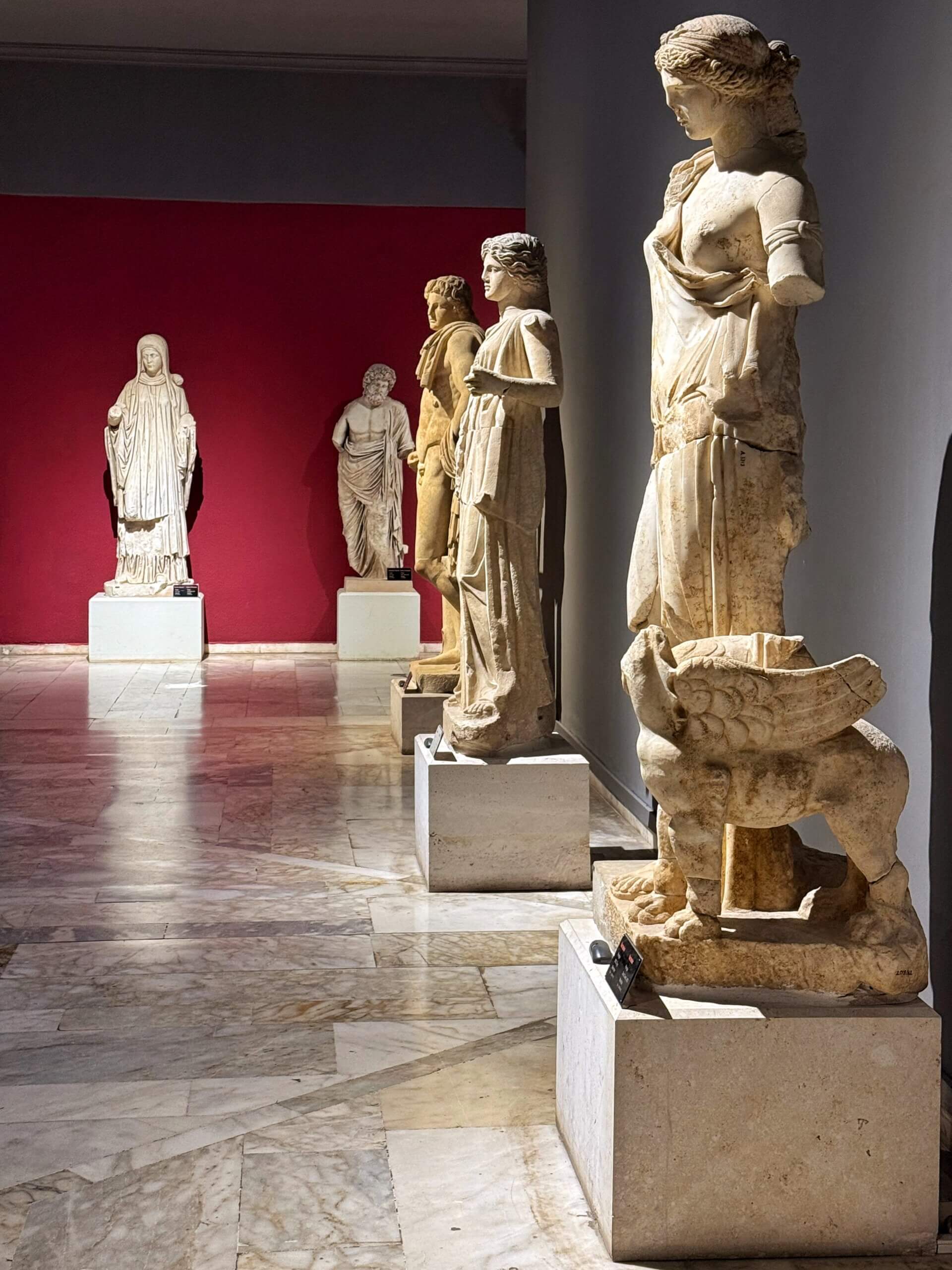 Nemesis, Artemis und Apollo aus Perge