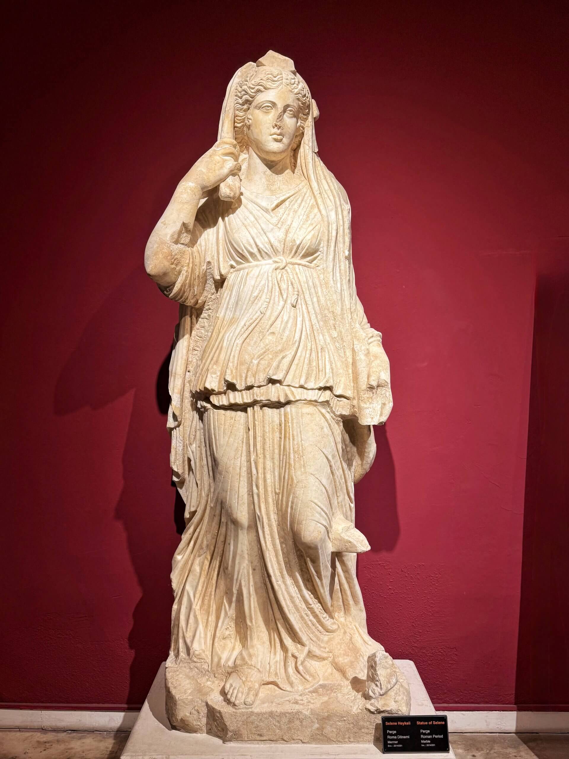Selene aus Perge