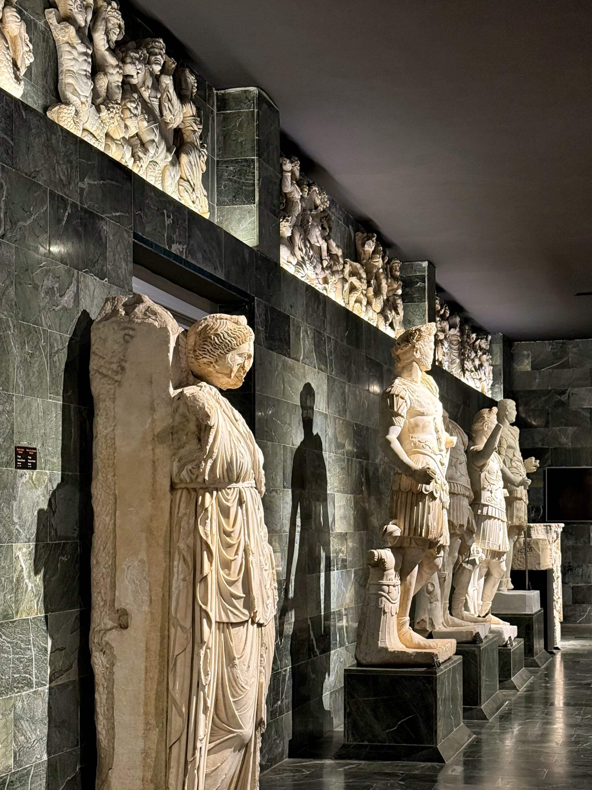 Skulptur aus dem Theater von Perge