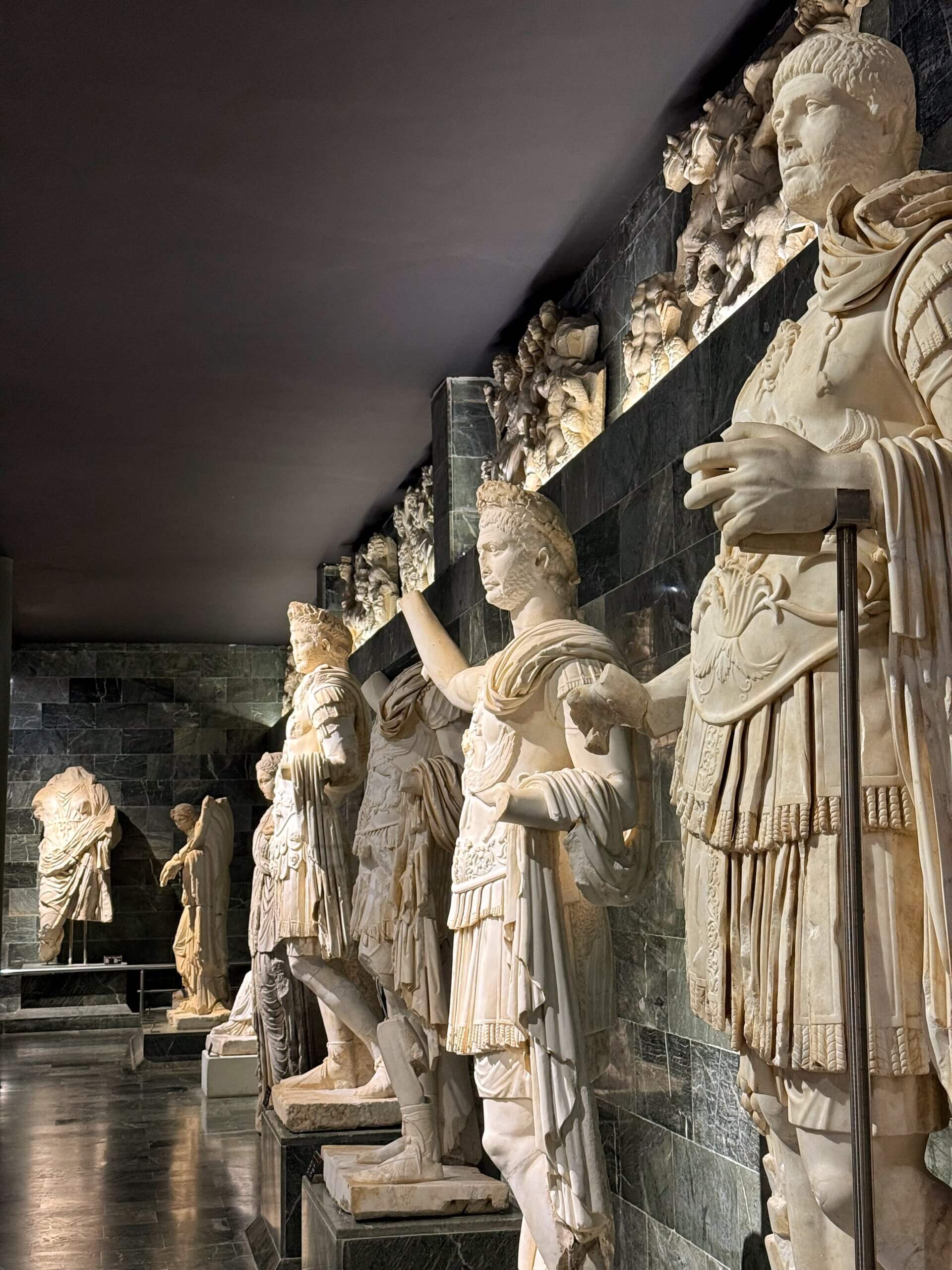 Statuen Kaiser Trajans aus Perge