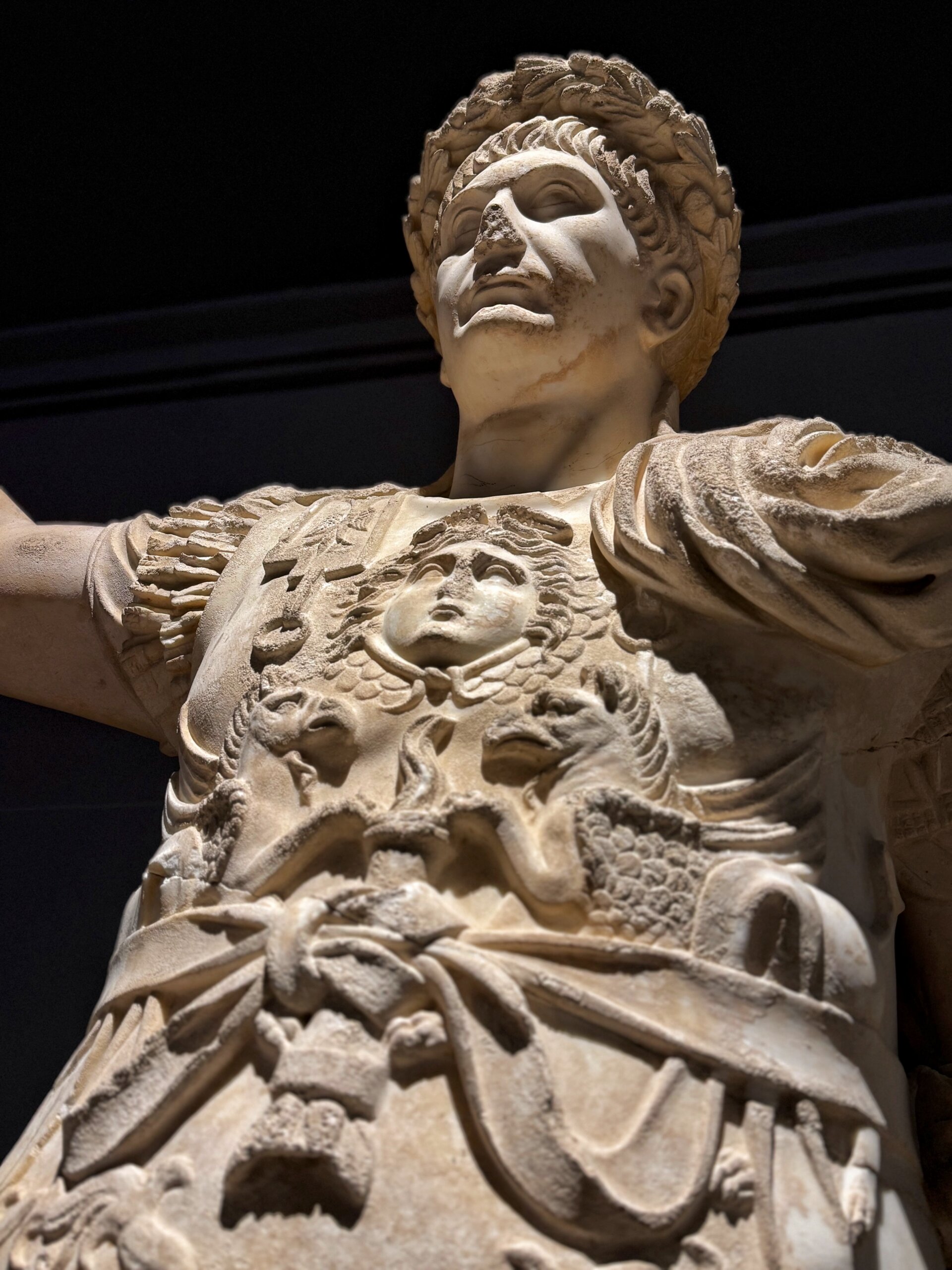 Panzerstatue des Traianus aus Perge
