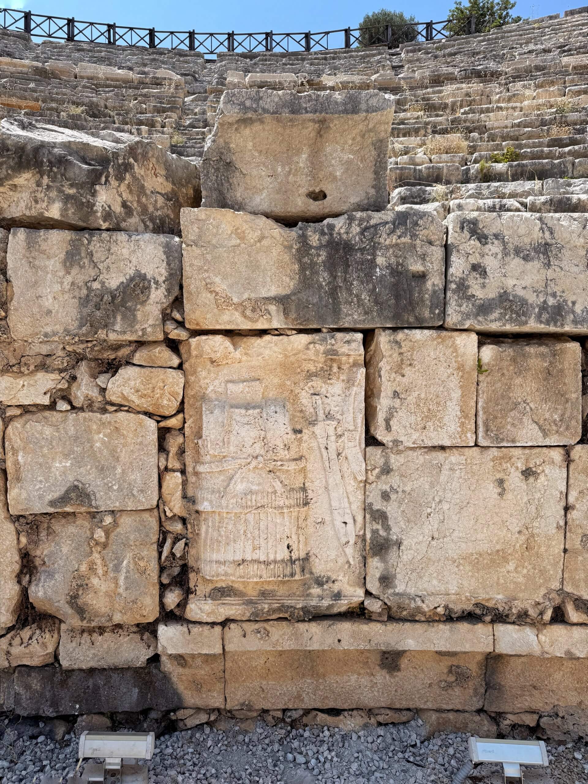 Antiker Inschriftensockel einer Ehrenstatue für Claudia Anassa in Patara