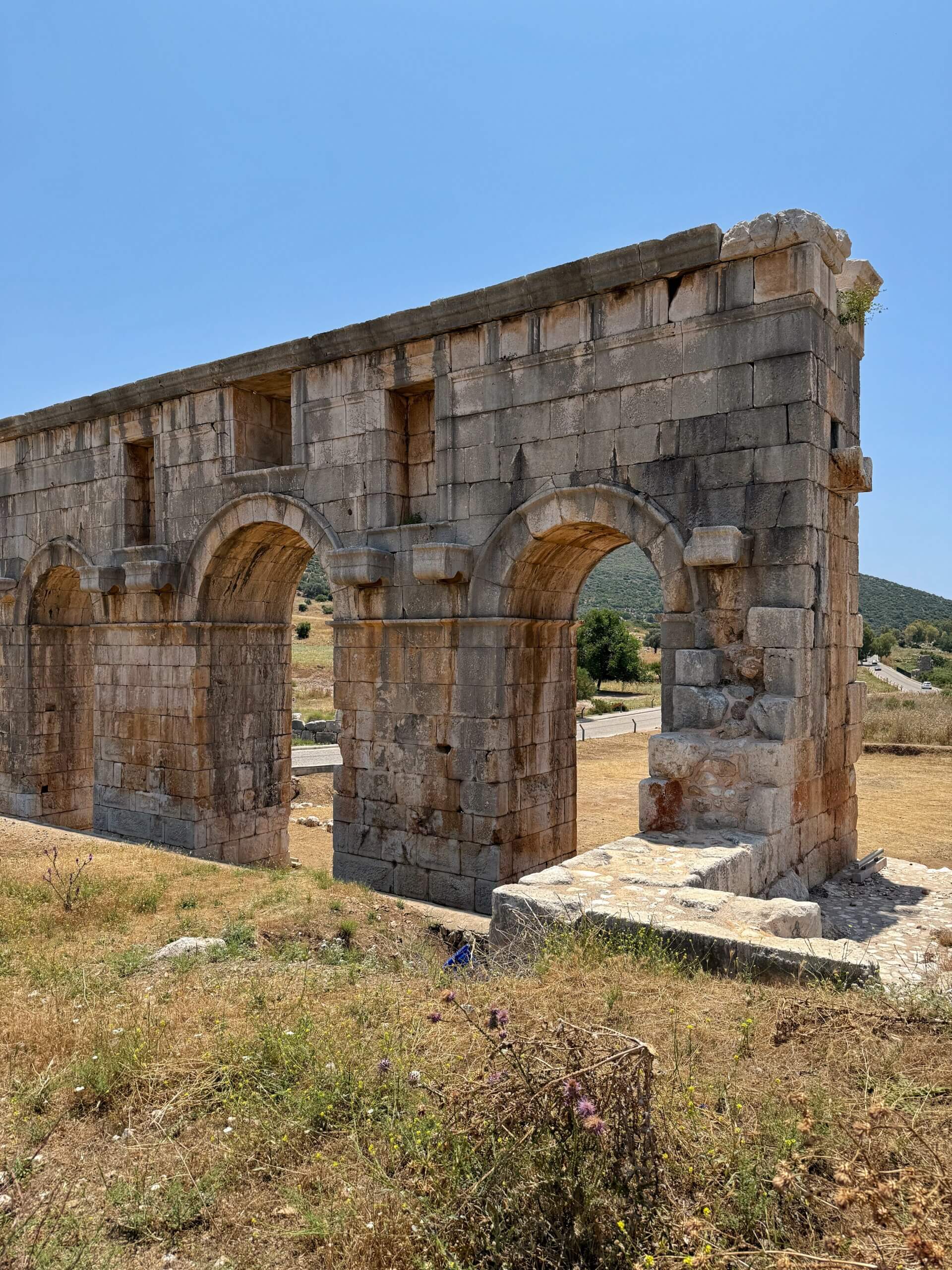 Bauliche Details des römischen Stadttors von Patara, das einst mit Büsten und Kaiserstatuen geschmückt war