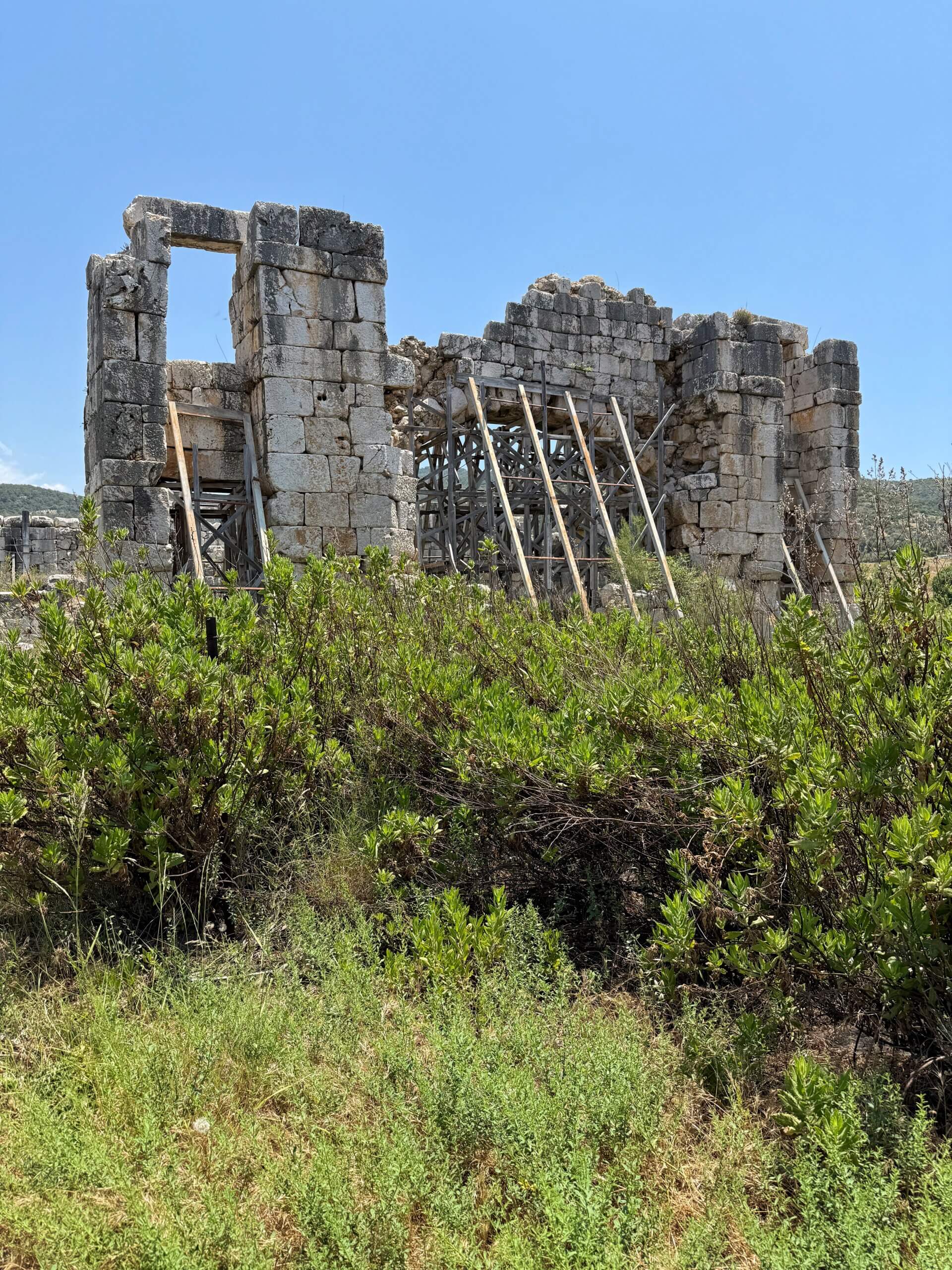 Erhaltene Mauerreste des antiken Hafenbades von Patara